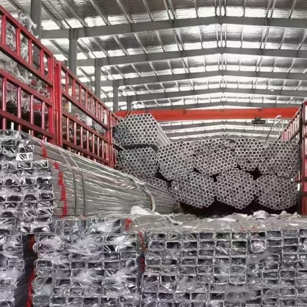 Seamless & Welded Stainless Steel Pipe Bright Finishing / Pickling Solid Solution SS Pipes