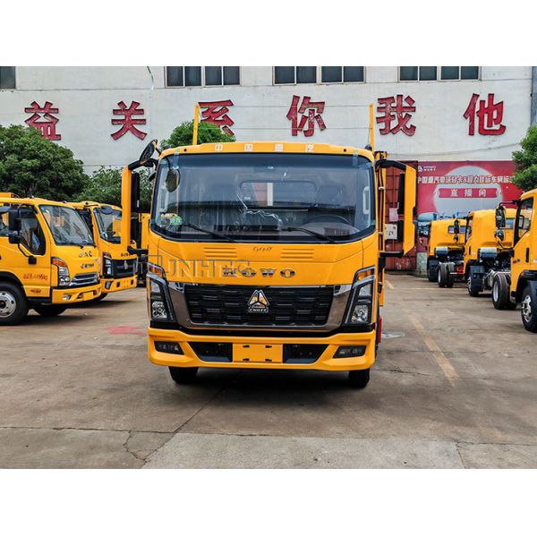 HOWO Light Towing 2 Double Deck Flatbed Road Rescue Wrecker Tow Truck