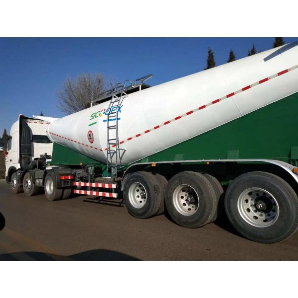 Latex Matrix Emulsion Explosive Transport Semi - Trailer For Mines Blasting 30 Tons Load Capacity 22m3 Volume