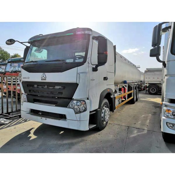 Sinotruk Howo A7 20 Cbm Oil Tanker Truck One Bed Model ZZ1257N4347N1/S0WA-5