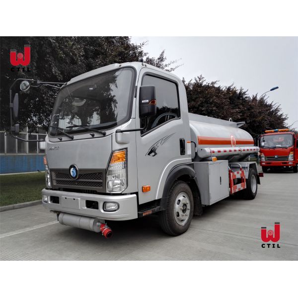 CDW 6 Wheel 4x2 Oil Tanker Truck 4000l Fuel Tank Truck
