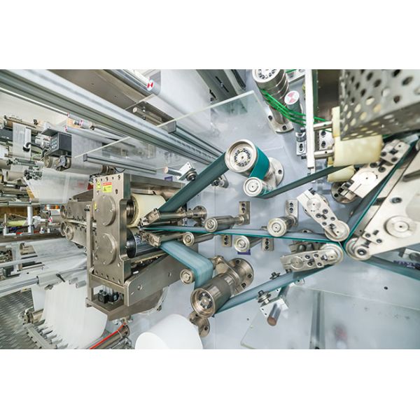 600pcs/Min Design Speed Baby Diaper Production Line 97% Qualified Rate 205KW Installation Capacity