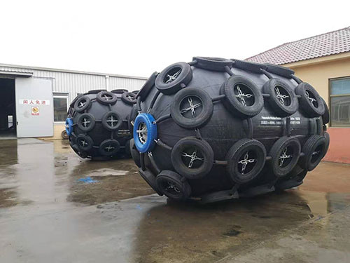Large Tanker Pneumatic Rubber Fenders Dia 500mm To 3300mm