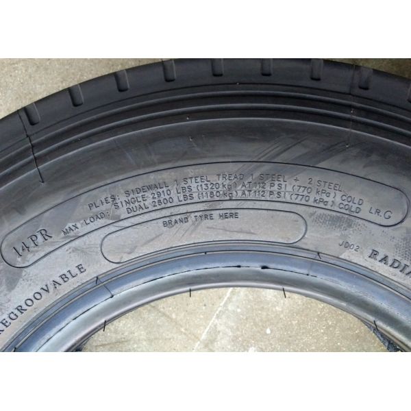 Well Handling Truck Bus Radial Tyres 7.00R16LT Four Main Zigzag Grooves Design