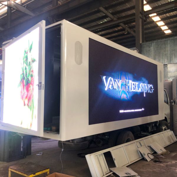 ColorLight LED Billboard Truck 3840*1728mm Customized 18ft Truck Box Body
