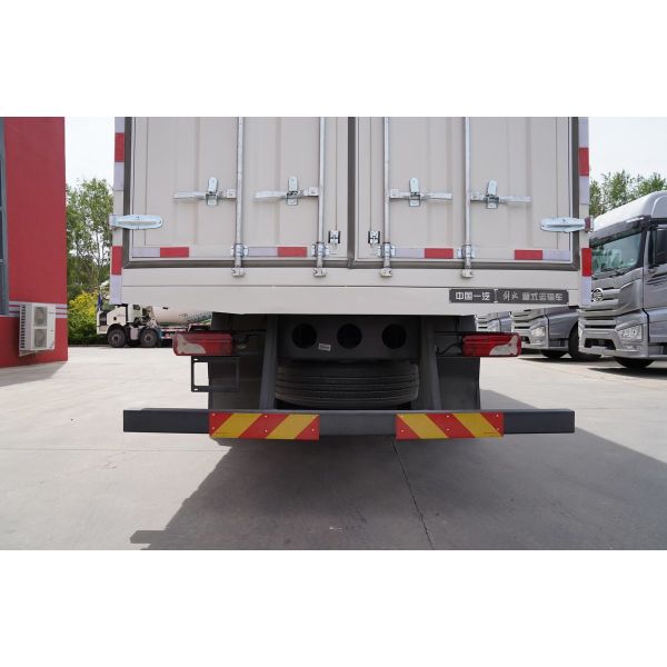 12 Wheeler Cargo Truck 8×4 Diesel Engine 560hp FAW Lorry Truck Van Box 20 Tons Capacity