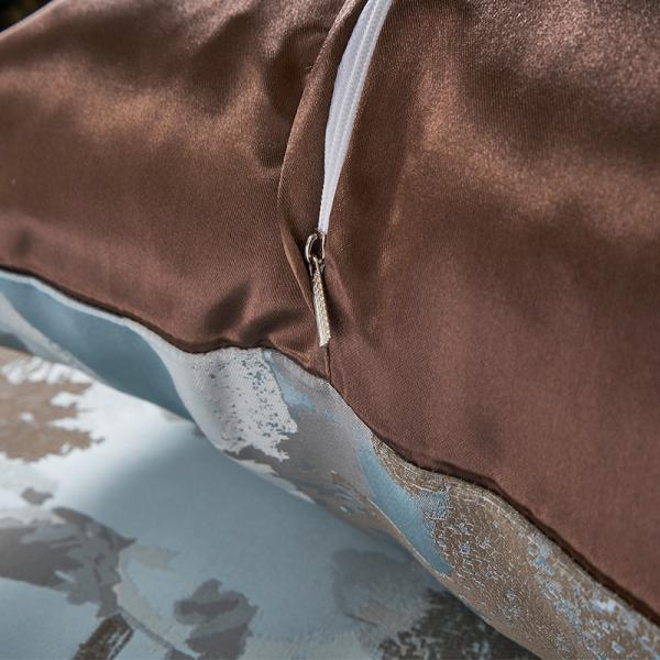 Comfortable Cushion Hotel Bed Runner For 5 Star Hotel Geometric National Standards