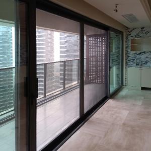 Modern Single / Double Glazing Mesh Sliding Retractable Door