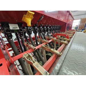 Cheap Tractor Mounted Wheat Fertilizer Seeder Planter From China wholesale