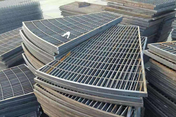 ANSI NAAMM Safety Galvanised Steel Walkway Grating Fan Shaped