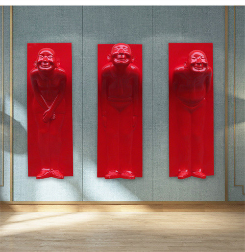 Welcome Usher Wall Mounted Sculptures Fiberglass Hanging For Hotel Decoration