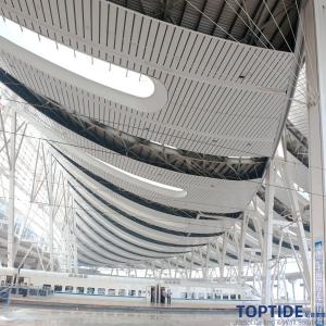 China Exterior PVDF Coating Wavy Aluminium Linear Strip Ceiling Outdoor Windproof Curved Metal Suspended Ceiling on sale