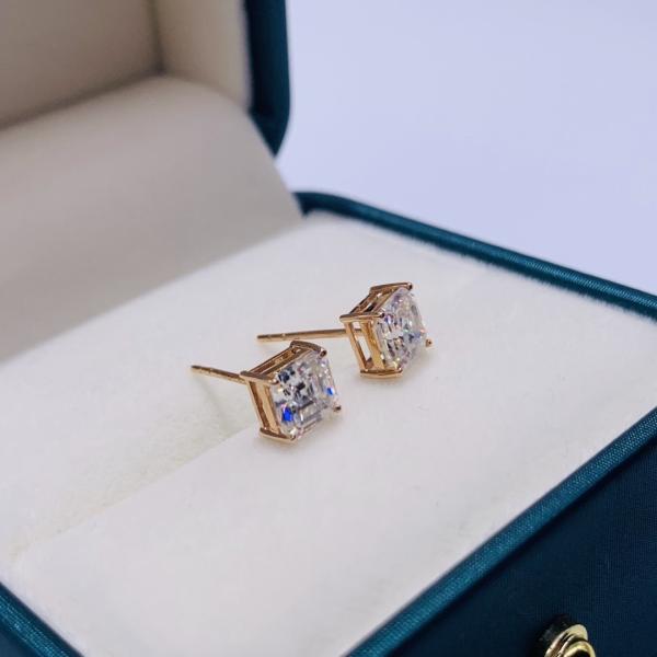 Cubic 18K Gold Moissanite Diamond Stud Earrings For Birthday Gift