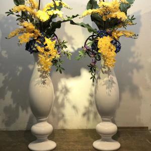 China Upscale Hotel Lobby Floor Vase White Fiberglass Highly Decorative on sale