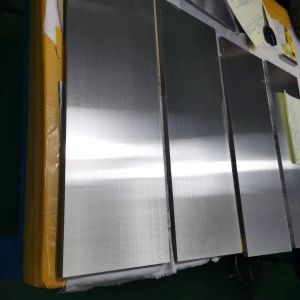 99.95% Purity ground molybdenum plate molybdenum radiation shields