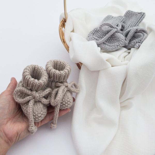 Y-Z Custom Logo Design Hand Knitted Crochet Home Newborn Girl Shoes Baby Booties for Baby Girls