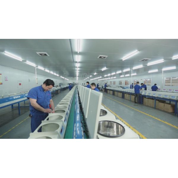 L550 Low Speed Centrifuge with 5310xg Force 4x500ml Capacity and Low Noise for Laboratory Use