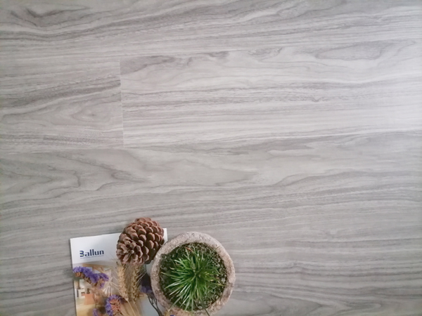 Zhejiang PVC Flooring SPC Vinyl Flooring Tile with Wood Design and 3.5 8mm Thickness