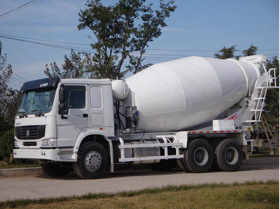 Concrete Mixer Trailer 8 CBM Tank , Mixer Cement Truck With 300L Fuel Tank
