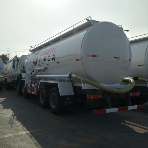 SINOTRUK HOWO A7 Fuel Tanker Truck For Transportation 18000L Volume Φ430 Clutch