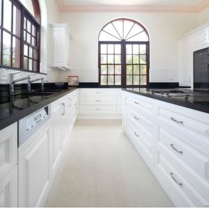 White Solid Wood Kitchen Cabinet Customized European Style