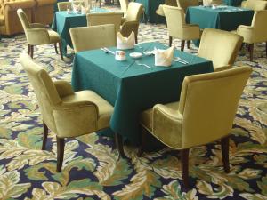 China Customized Gelaimei Hotel Restaurant Furniture Hotel Dining Table Set on sale