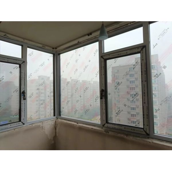 Thermal-Adaptive Folding Window System with Interchangeable Insulation Panels for Climate Extremes