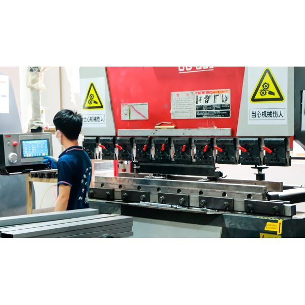 AC 220V 3P Air Shower Cleanroom Air Shower Device For Pharma Medical Purification