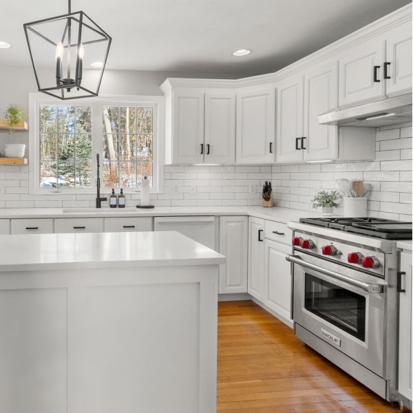 European Style Solid Wood Kitchen Cabinet Modern Raised Panel Kitchen Cabinets