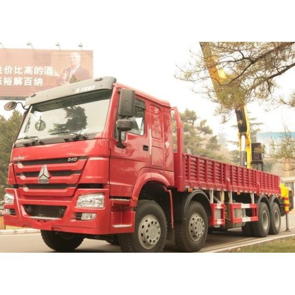SINOTRUK HOWO Truck Mounted Crane / Truck Mounted Jib Crane For Construction