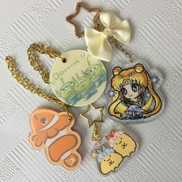 Minimalist Personalized Acrylic Cute Purse Charms Anime Figure Shaped Christmas Gifts