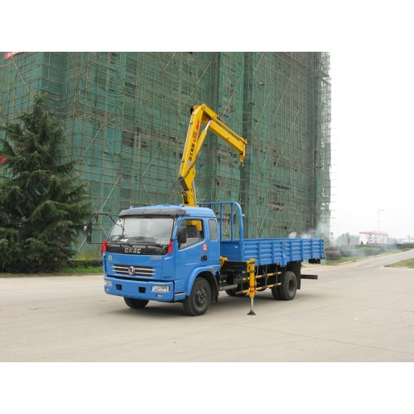120HP Small Telescopic Crane , 4t Dongfeng Telescopic Boom Truck Mounted Crane