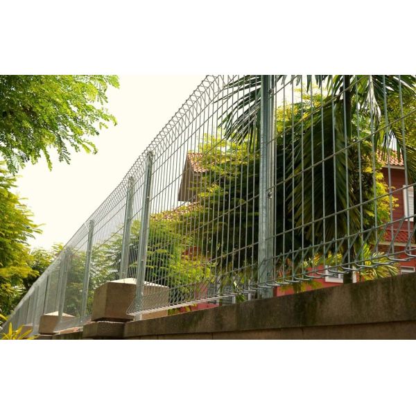 Beautiful Looking Euro Ral6005 Rolled Top Fence For Gated Community Guard House