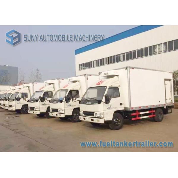 Load 3 T - 5 T JMC 4x2 frozen food delivery truck ISUZU Engine Load 80 Kw / 108 Hp