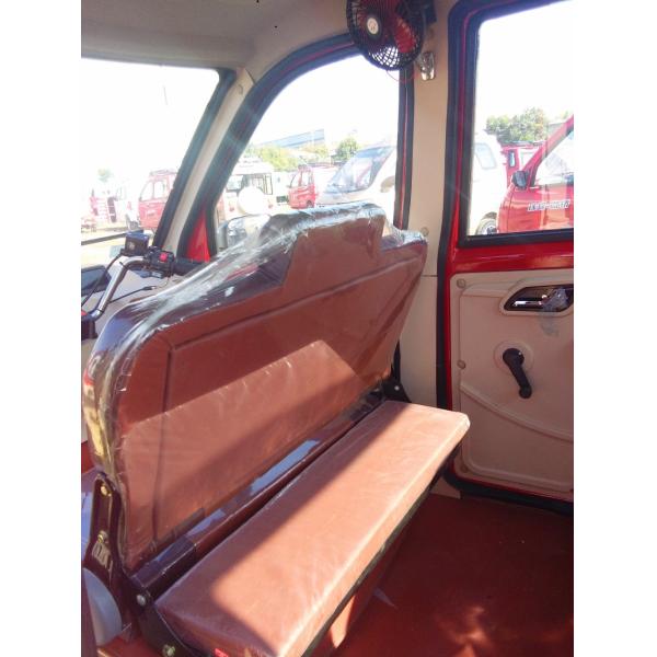 200w Enclosed Rear Drum Brake 65KM/H Cabin Tricycle