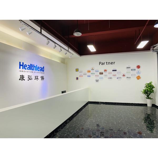 1.8W Pet Appliance P001 Softening Water Quality 2L Automatic Water Dispenser For Dogs