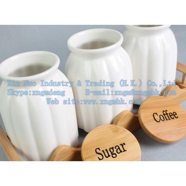 The bamboo storage tank, bamboo care coffee cans, wooden frame sauce pot