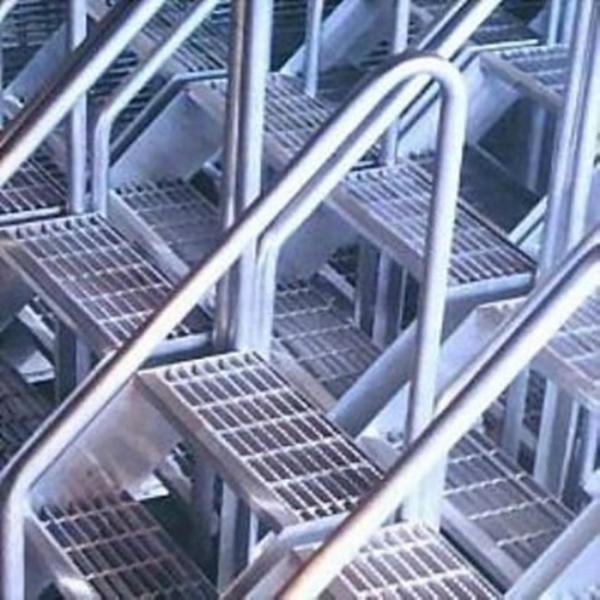 Hot Dipped Galvanized Steek Stair Treads Customized Size 30mm Pitch