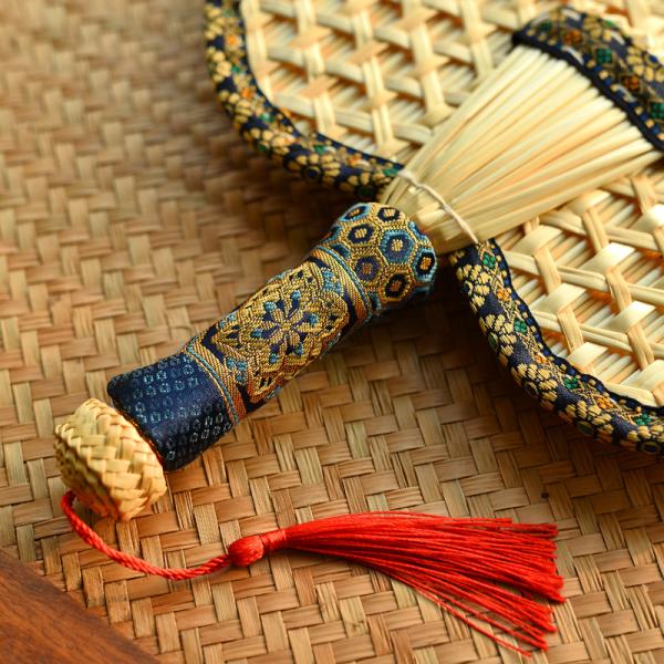 Y-Z Vintage Boho Hand Fans Natural Old Raffia Rustic Palm Leaf Tropical Bamboo Material for Summer Wedding Direct China