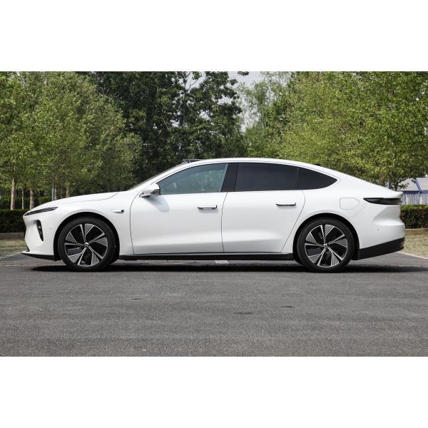 Four Wheeled EV Electric Car Vehicle 360KW Ternary Lithium Battery Operated 700km