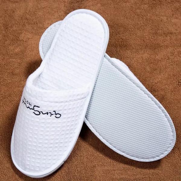New Arrival Cheap White Closed Toe for Hotel Usage Indoor Slipper (JRD738)