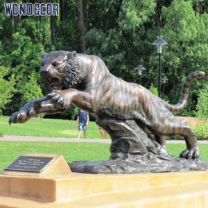 Cheap Outdoor Bronze Statues Sculpture Bronze Tiger Figurine Life Size 135cm wholesale
