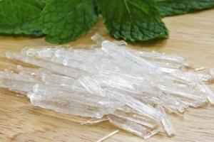 Cheap 2216-51-5 Pure Menthol Crystals For Ingredients and Food Additive wholesale