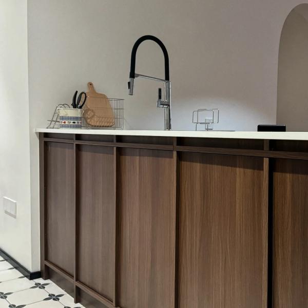 Classic Free Design Wood Veneer Kitchen Cabinet Frame-line Door Panel Wood Kitchen Cabinet Supplier