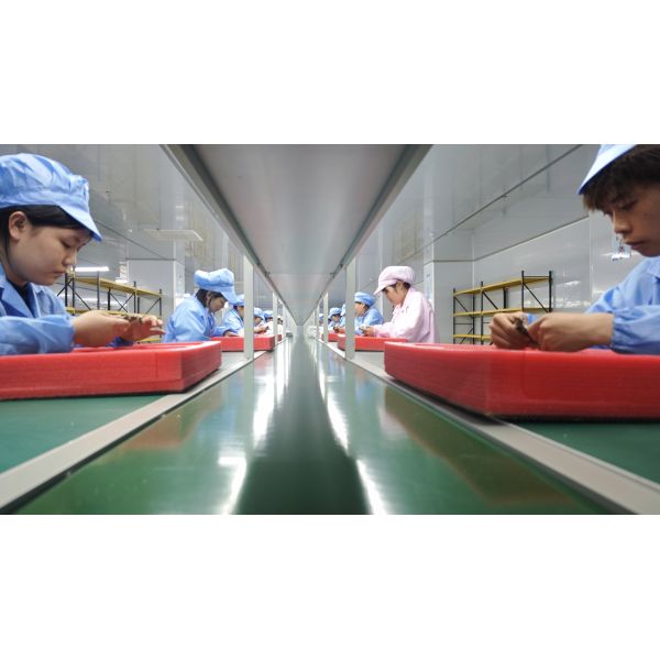 Large Capacity 2400W Portable Solar Power Station Golden Supplier MPPT Controller With EU/US/UK Plugs For Outdoor Use