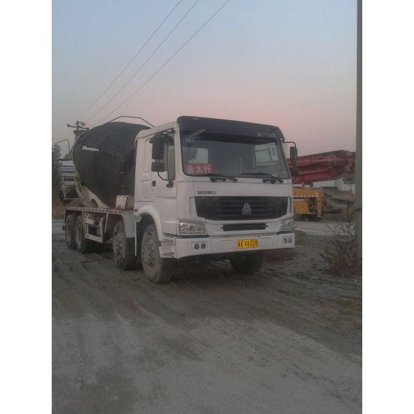 Sinotruk Concrete Mixer Truck Max Loading 16000kg With Hydraulic System