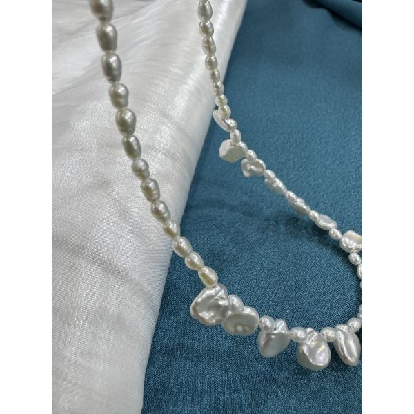 Heart shaped pendant necklace with a pendant size of 9 mm 10 mm and 41 cm chain length designed to add sophistication and charm