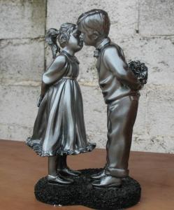 Cheap Small Polyresin figurine(Young love) for home decoration or festival gift wholesale