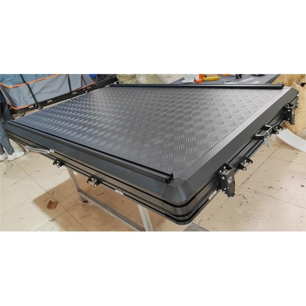 One Bedroom 4-5 Person Car Roof Top Tent with Side Ladder Universal Waterproof 2.1m