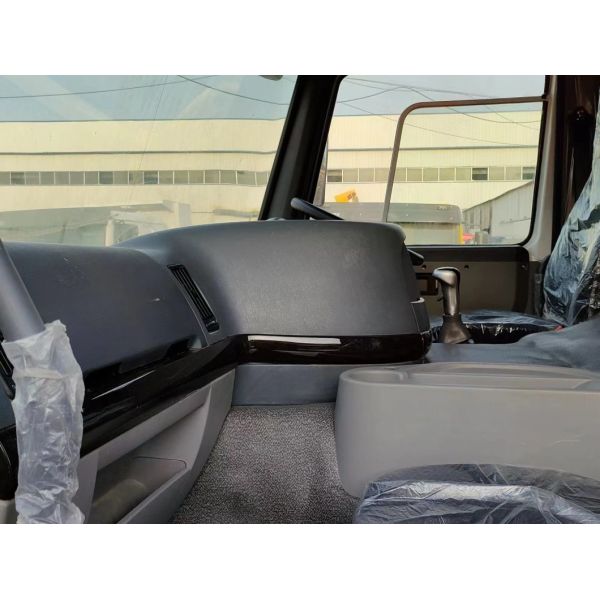 Heavy Duty 6X4 Left Drive or Right Hand Drive 380HP Shacman F3000 Tractor Trailer Used Tractor Head Truck for Sale